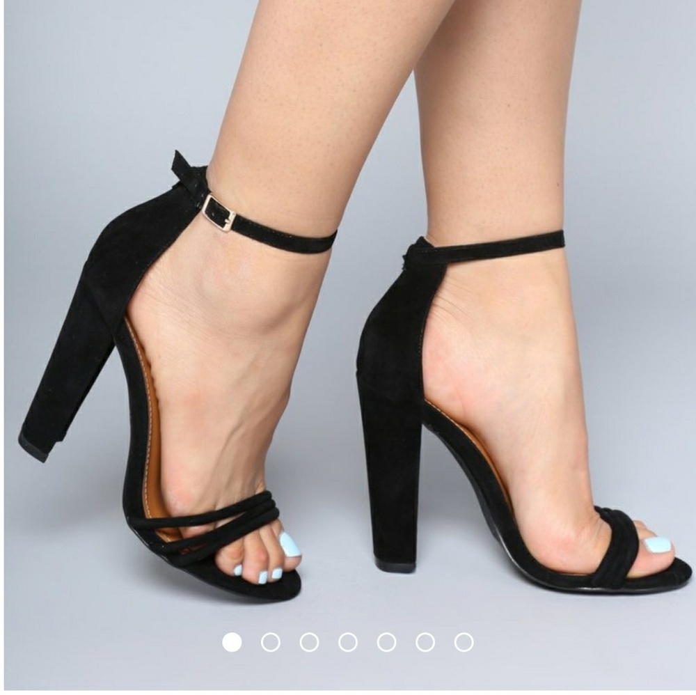 SHOE REPUBLIC LA BLACK HEELS
